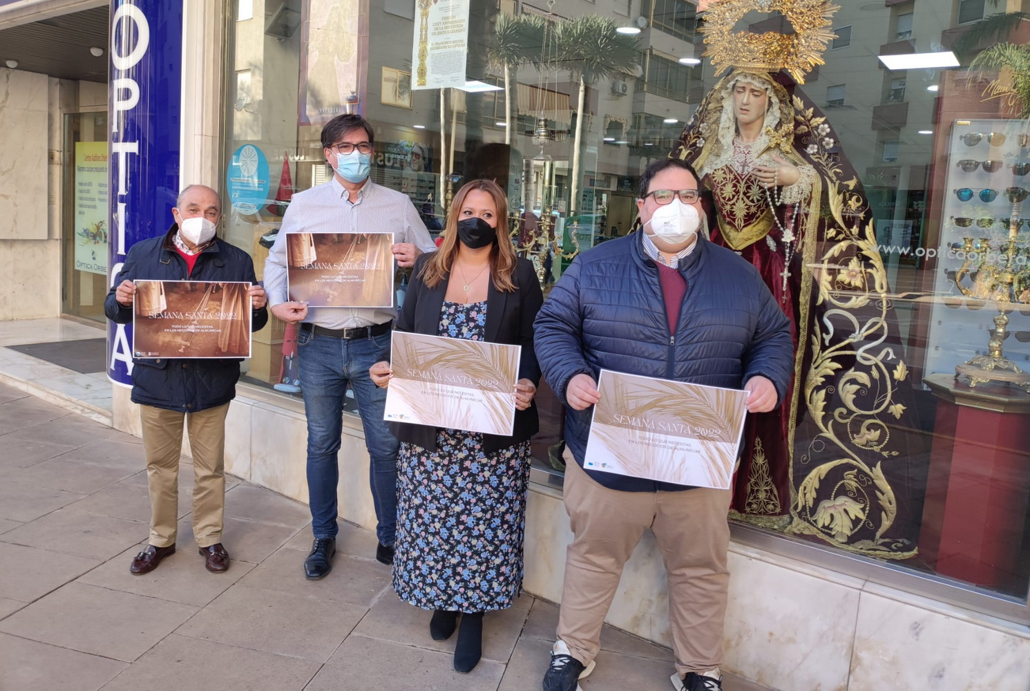 Almuñécar impulsa una campaña de apoyo al comercio local con motivo de la Semana Santa.